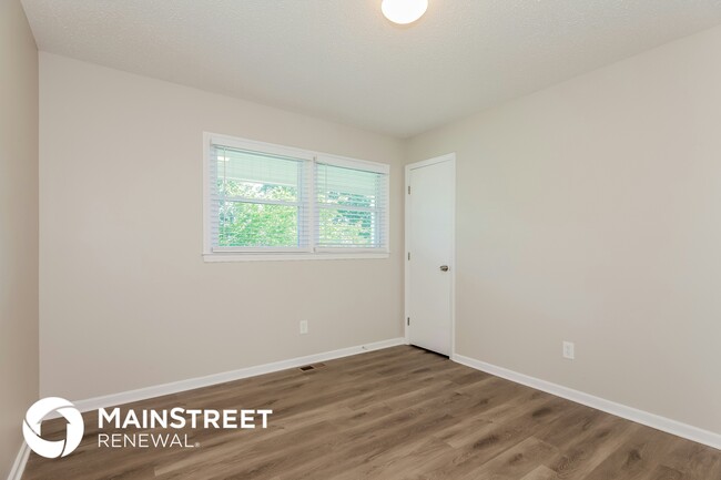 Building Photo - 2419 Sandlewood Dr