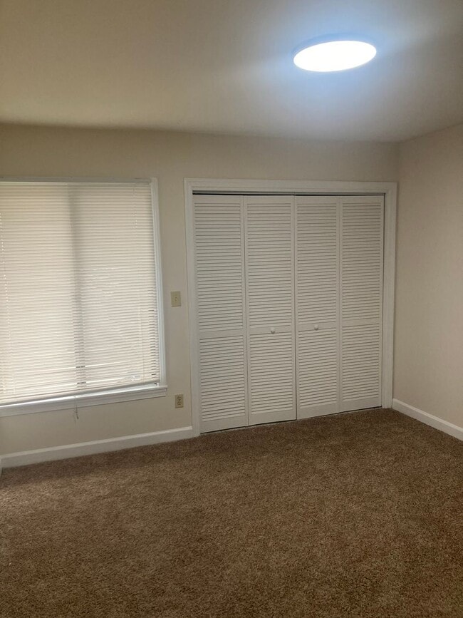 Building Photo - 1502 Benjamin Pkwy