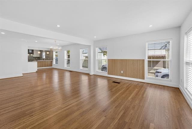 Building Photo - 2560 Rogers Ave