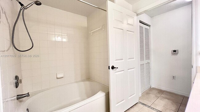 Building Photo - 3021 Alcazar Pl