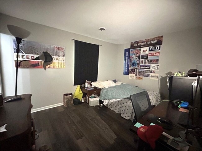 Building Photo - CARLTON1223-1227