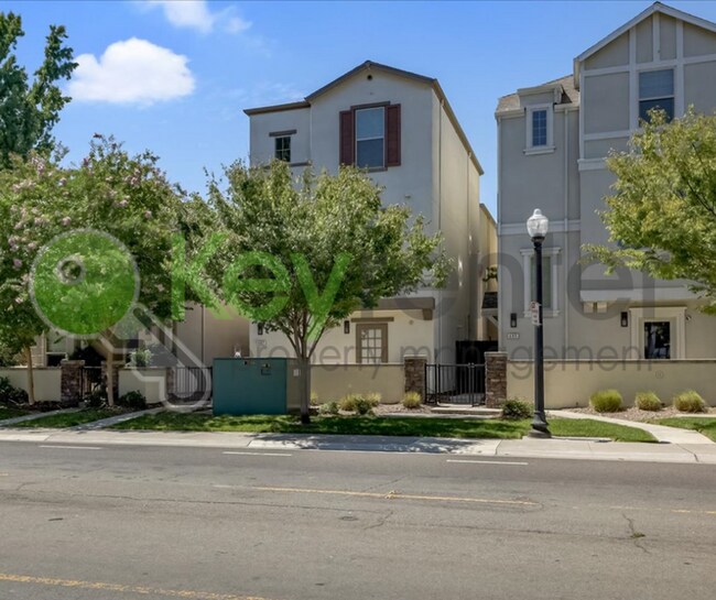 Building Photo - 487 McClatchy Way