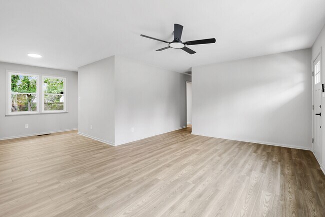 Building Photo - 105 Sumpter Dr
