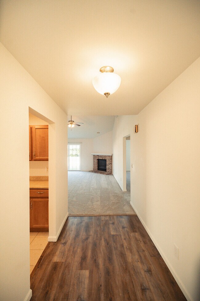 Building Photo - 642 Sedgegrass Dr