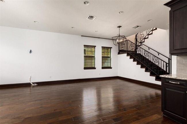Building Photo - 3122 W Oakellar Ave