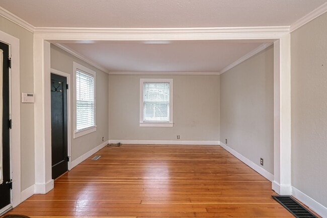 Building Photo - Charming 2 Bedroom, 1 Bathroom Chalet.