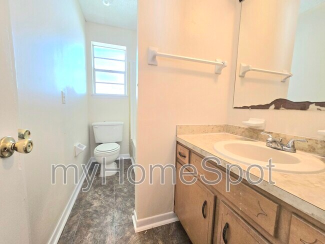 Building Photo - 3230 Palmdale Ave