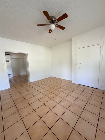 Building Photo - 869 Lincoln Ave