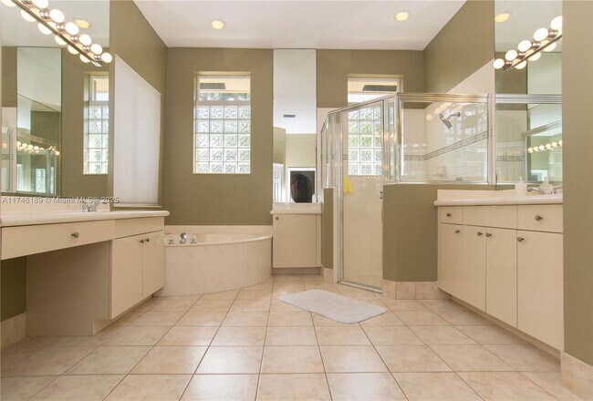 Building Photo - Eagle Watch Lane, Weston, FL 33327 - 5 BR 3.5 BA Single-Family Home