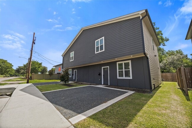 Building Photo - 7422 Mount St