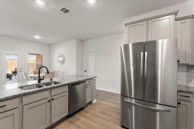 Building Photo - 137 Red Hickory Dr
