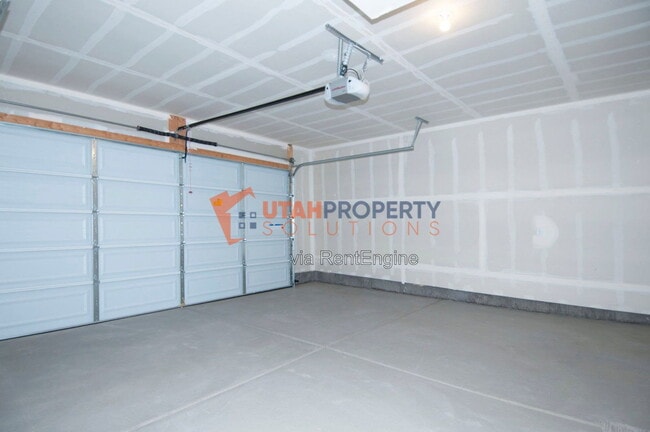Building Photo - 1008 W 430 S