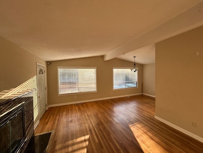 Building Photo - Large 3 bed, 2 bath house in South Seattle...