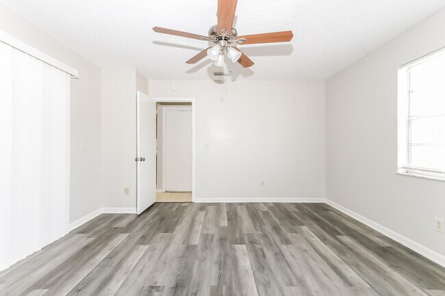 Building Photo - 107 NE Twylite Terrace