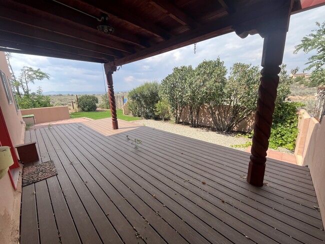 Building Photo - 70 Camino de los Arroyos