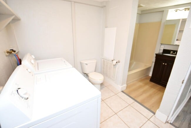 Building Photo - Mishawaka IN 2 bedroom home