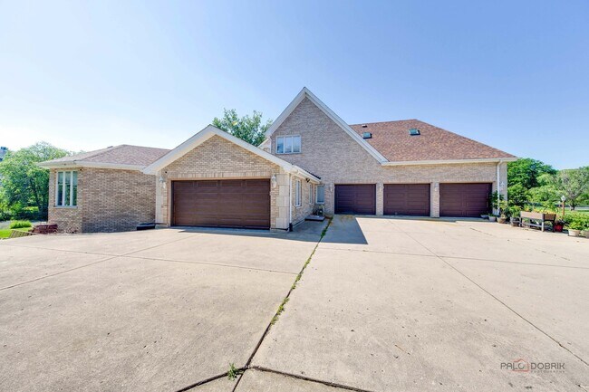 Building Photo - 14 Pentwater Dr