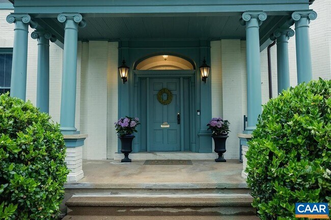 Building Photo - 409 W Park Dr