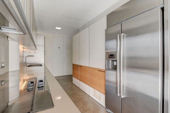 Building Photo - Veer Towers 1501E- 1Bd/1Ba Residence with Views of Waldorf Astoria/MGM/Airport