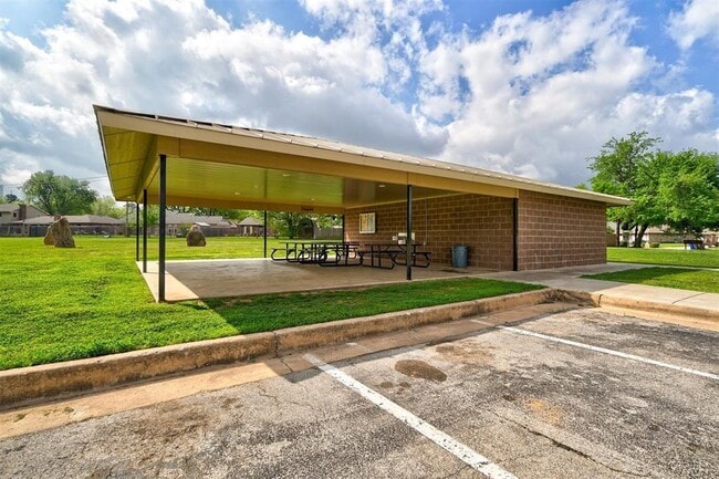 Building Photo - 1502 Briar Meadow Rd