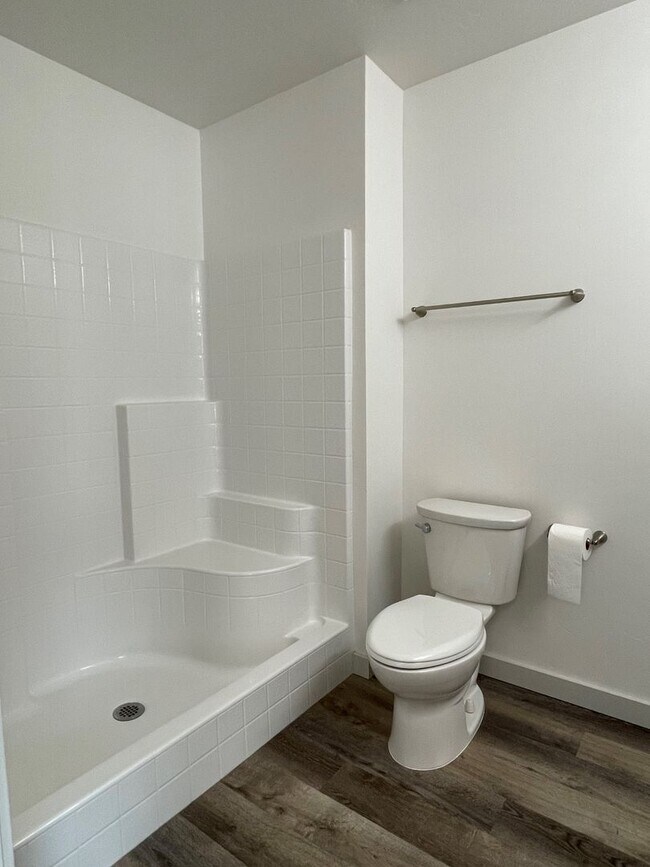 Building Photo - Beautiful3 bed 2,5 bath townhouse in Garden City