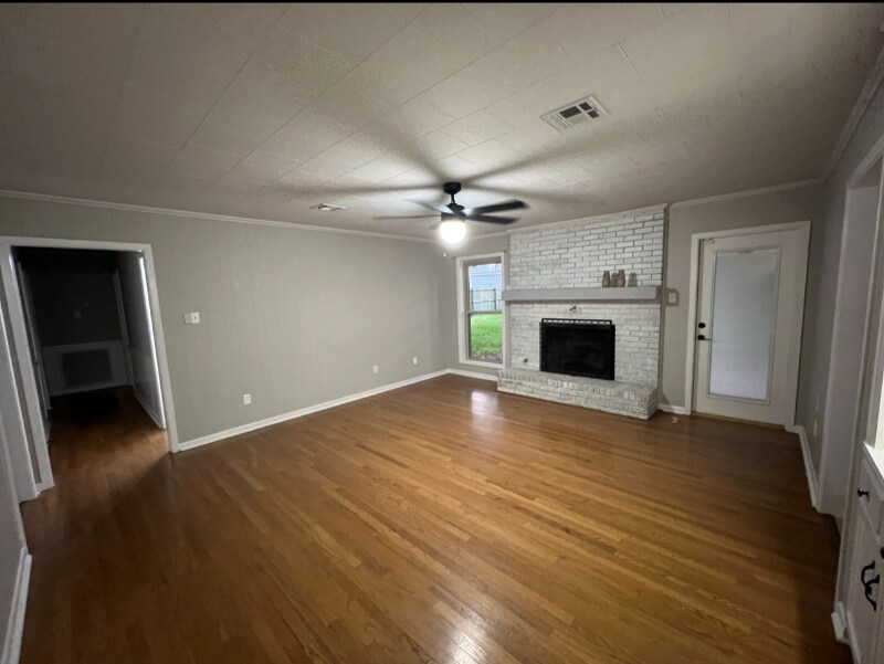 Building Photo - 110 Highland Dr