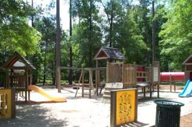 Building Photo - Arrowhead Golf Community