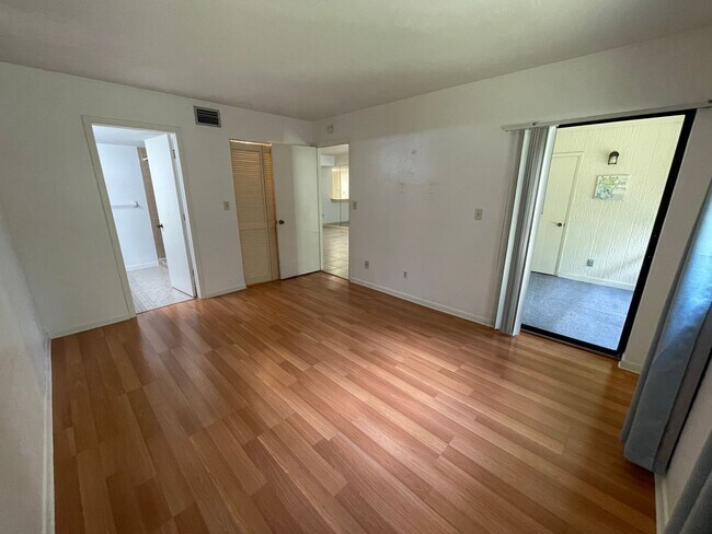 Building Photo - ANNUAL RENTAL - 2 BED / 2 BATH IN PINE HAVEN!