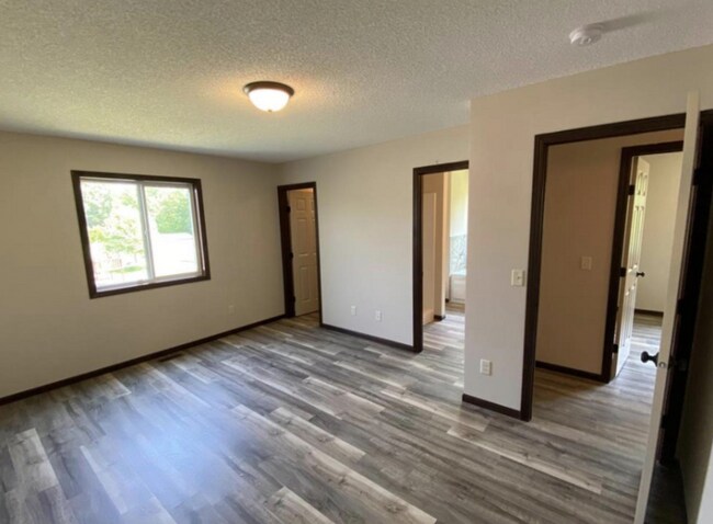 Building Photo - 2339 8th Ln SE