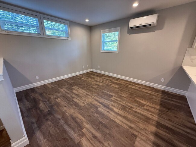 Building Photo - POULSBO - BEAUTIFUL AND BRANDNEW 1 BED 1 BATH