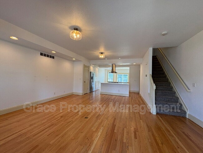 Building Photo - 352 Galapago St