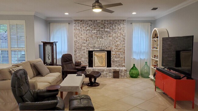 Building Photo - 726 St Thomas Cove
