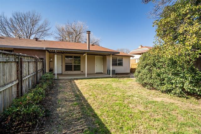 Building Photo - 3018 Hilltop Dr