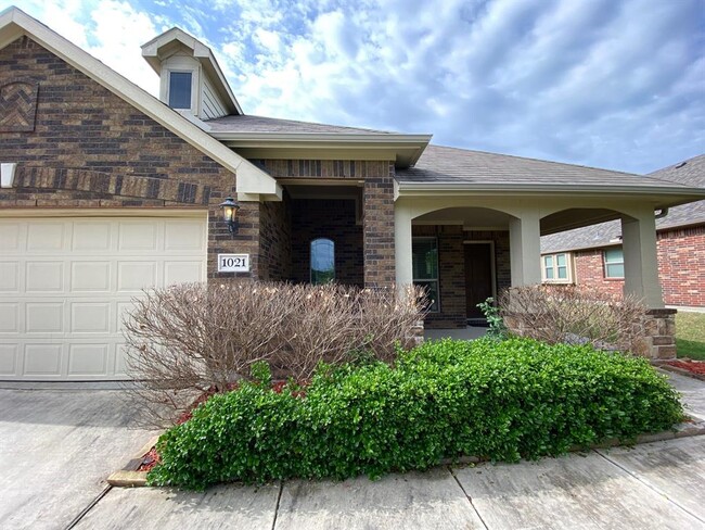 Building Photo - 1021 Durham Dr