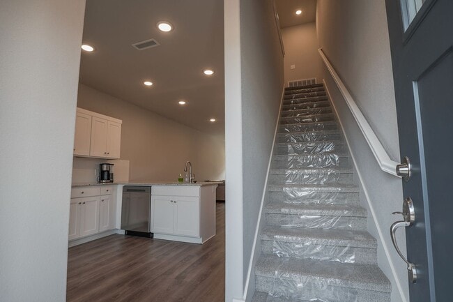 Building Photo - 2 bedroom 2.5 baths! Now Preleasing!