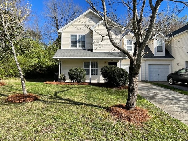 Building Photo - Spacious 4-bedroom, 2.5-bath home in Charlotte with convenient access to Uptown