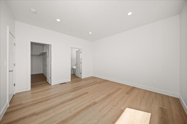 Building Photo - $3,600 - 4 Bed / 3 Bath Stunning Brand New...