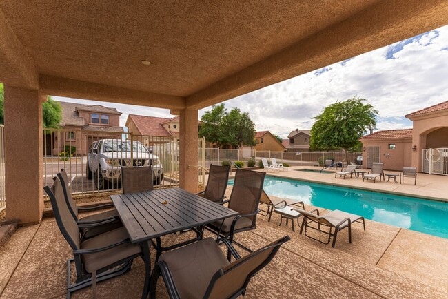 Building Photo - Gated Community 2 Bed/2 Bath Condo Furnished Long term Boat deep garage