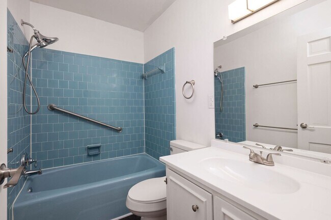 Building Photo - Spacious Canterbury Hills Home