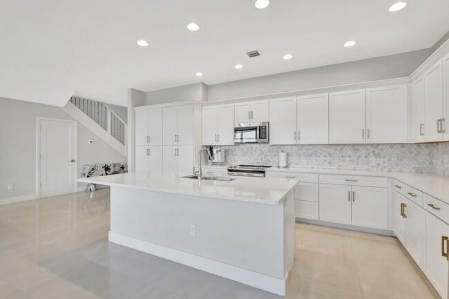 Building Photo - 16608 Cove Rd