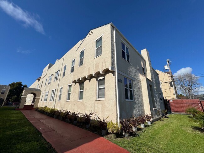 Building Photo - The Seminary Apartments