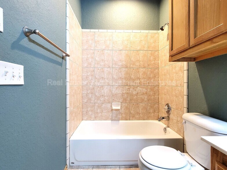 Building Photo - 4701 Castle Bay Cove