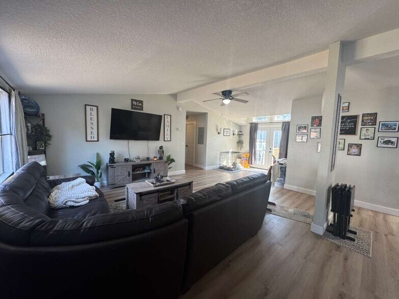 Building Photo - 113 Briggs St