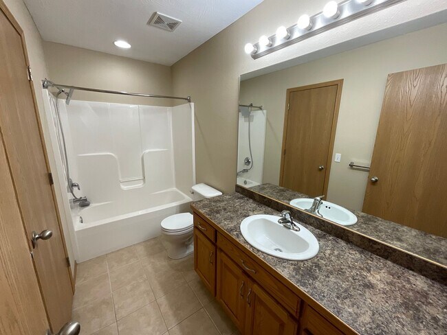 Building Photo - LEASING