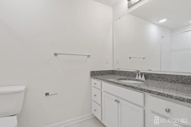 Building Photo - 735 Station Rd