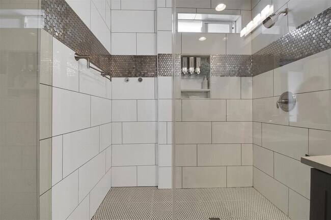 Building Photo - 1905 Alegria Rd