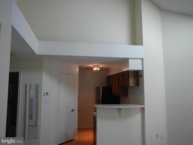 Building Photo - 10817 Amherst Ave