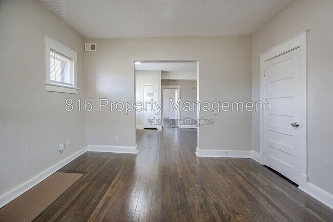 Building Photo - 2416 E 22nd St