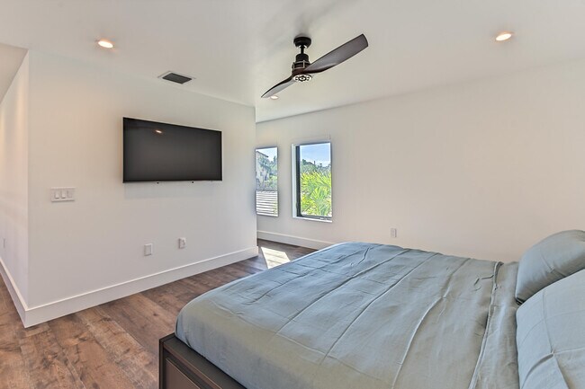 Building Photo - 1955 NE 4th St