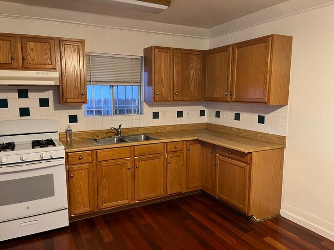 Primary Photo - 317 N St Andrews Pl